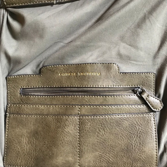 Chinese Laundry Green Fold-over Purse - Picture 5 of 7